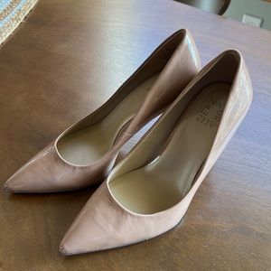 Beige Naturalizer Anna pump. Size 9. 3 inch heel. Leather Upper.